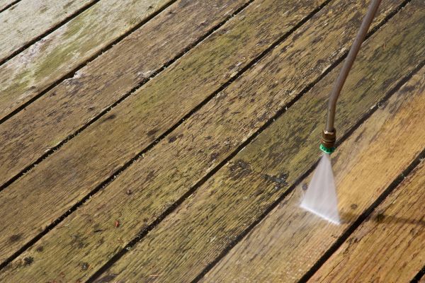 Cost of Deck Mold Removal in Pflugerville